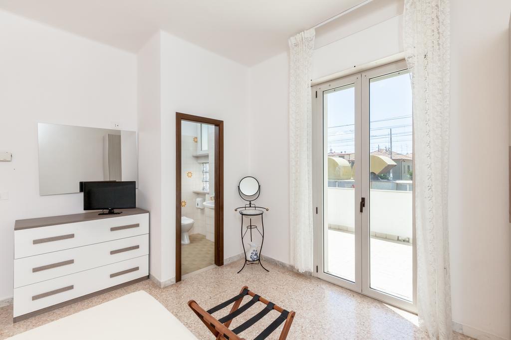 Hotel Chiar Di Luna セニガッリア 部屋 写真